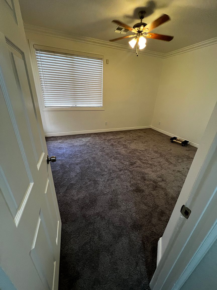 5811 W Golden Ln photo 5