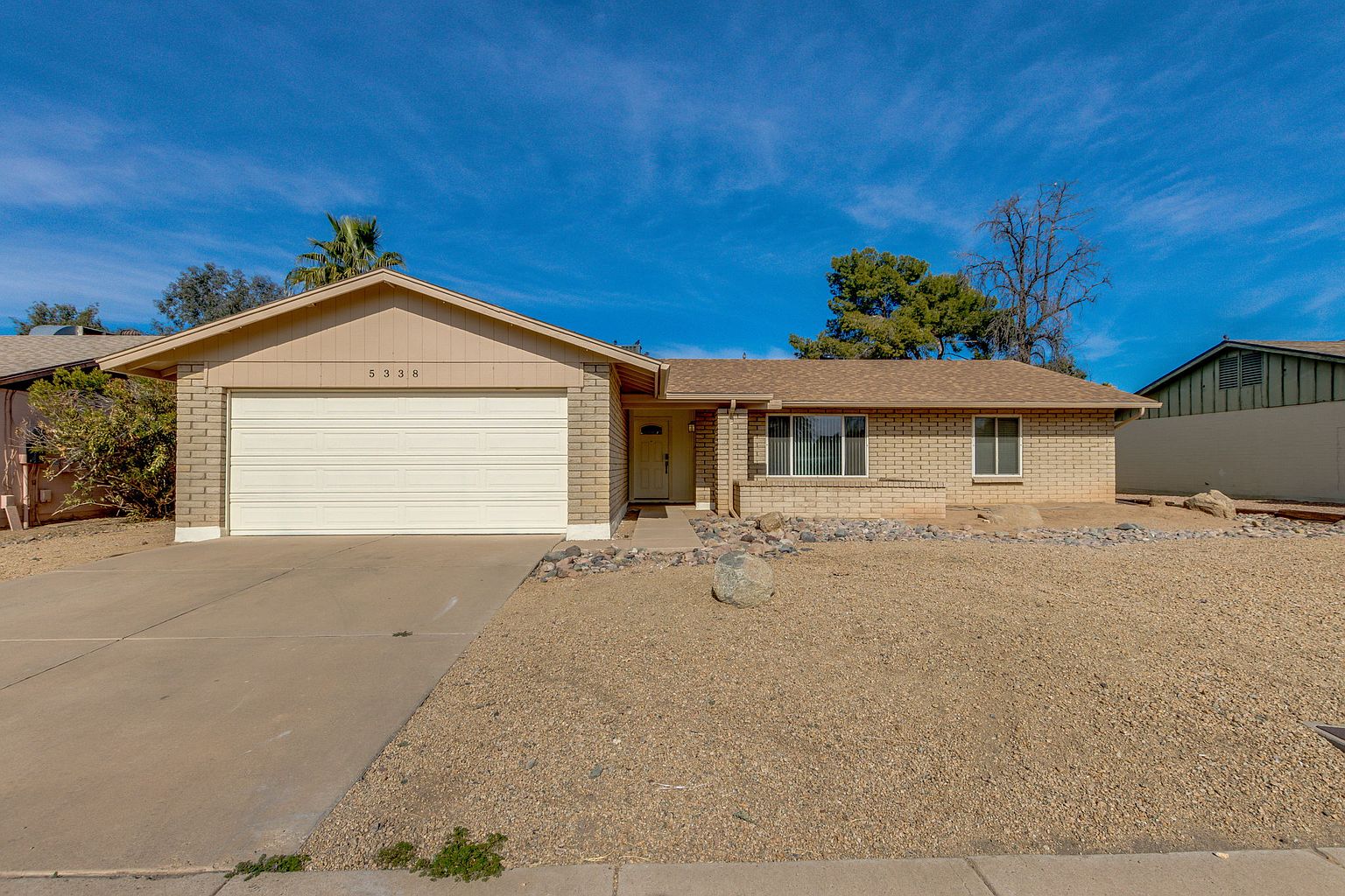 5338 W Freeway Ln photo 3
