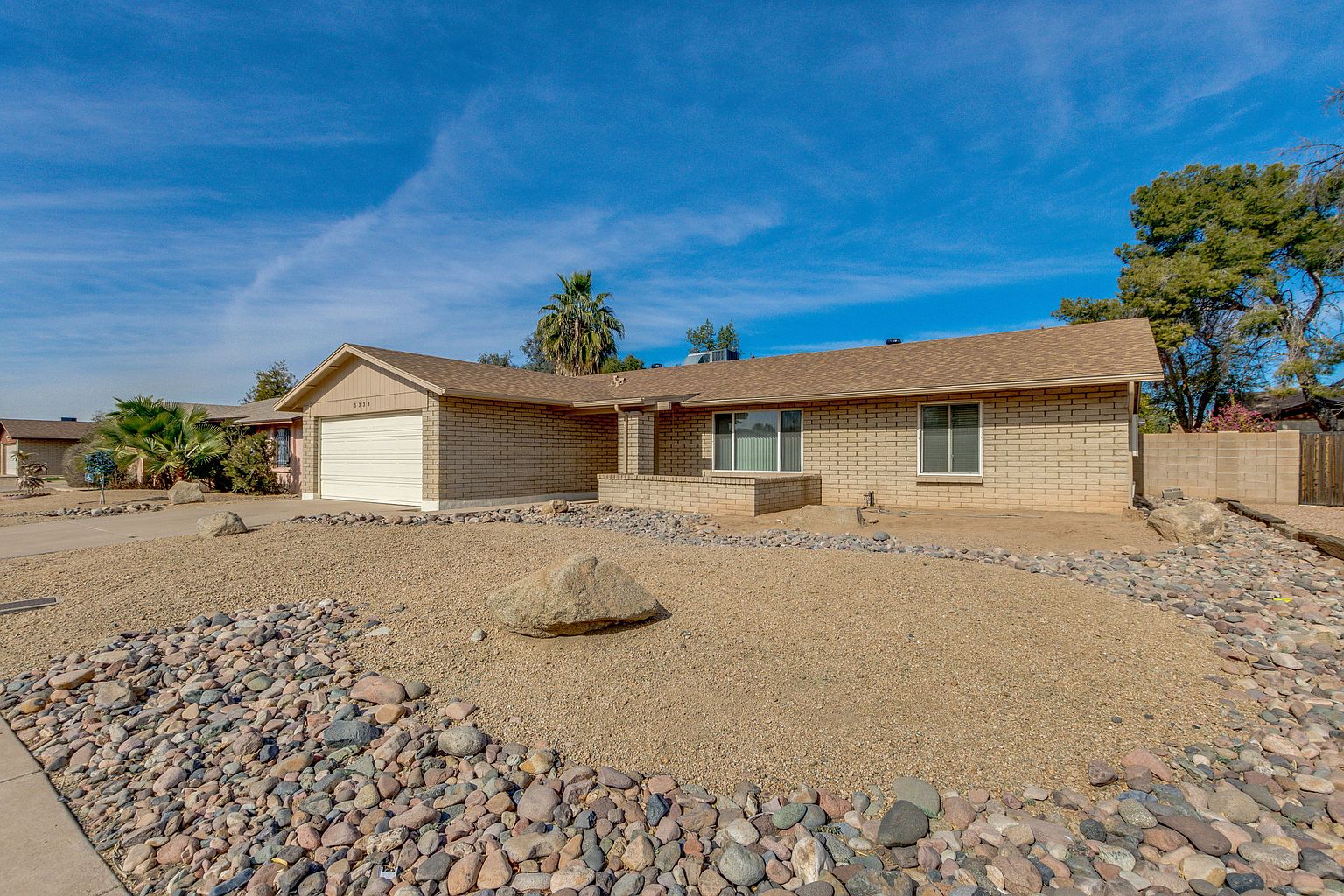 5338 W Freeway Ln photo 2