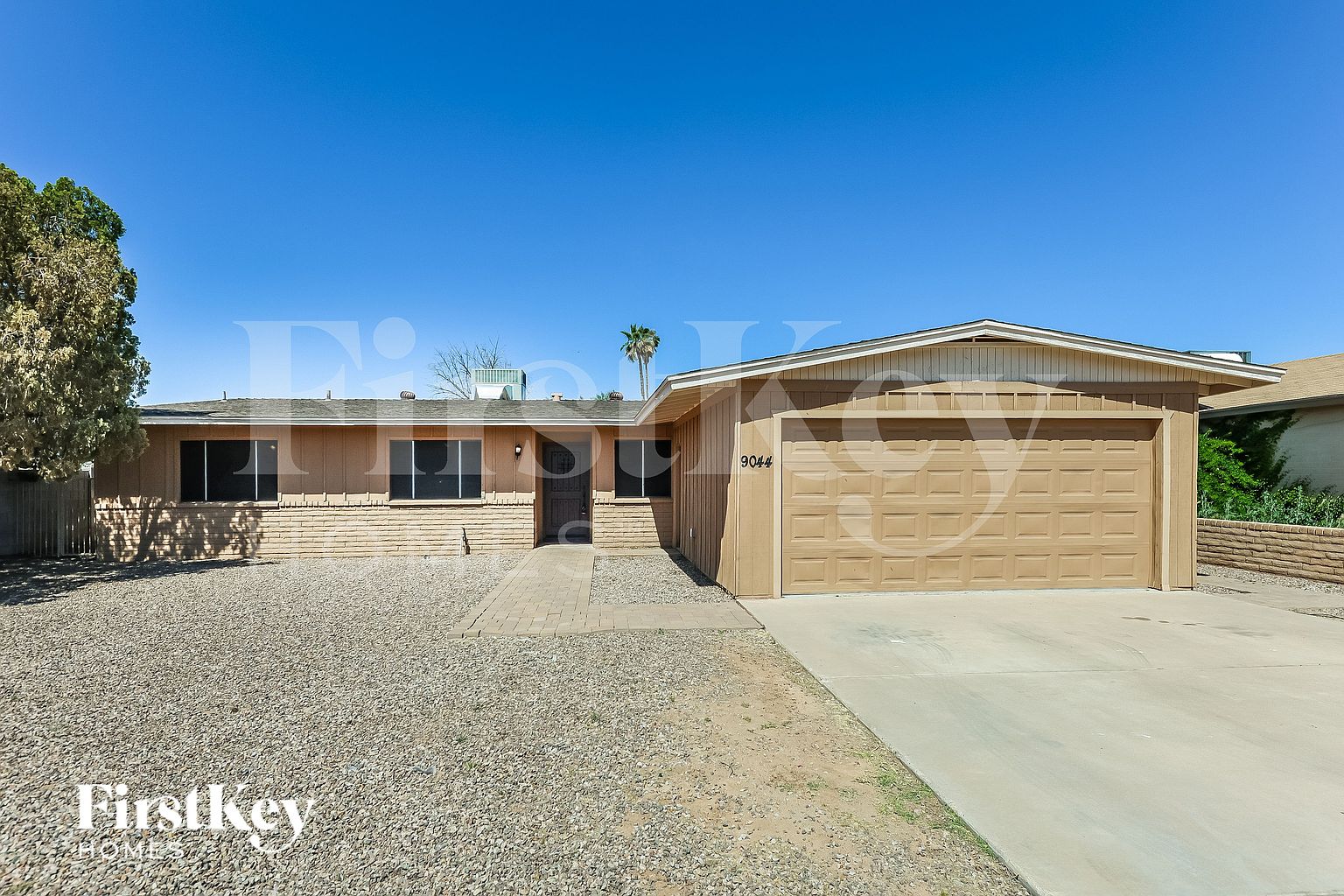 9044 N 52nd Dr Glendale, AZ 85302 photo 2