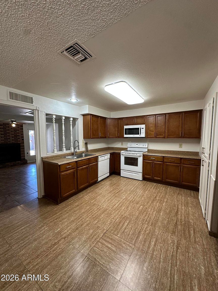 5653 W Hatcher Rd photo 5
