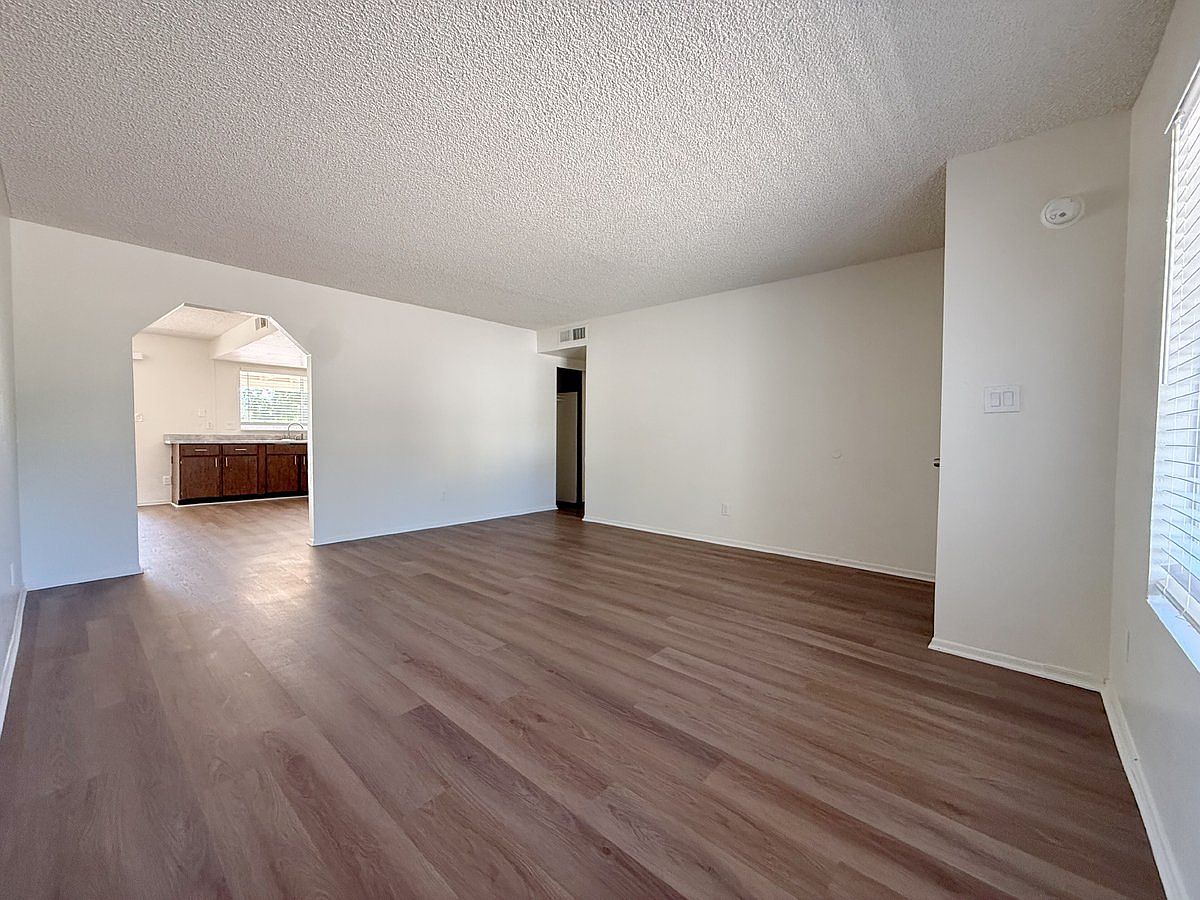5321 W Sierra St photo 4