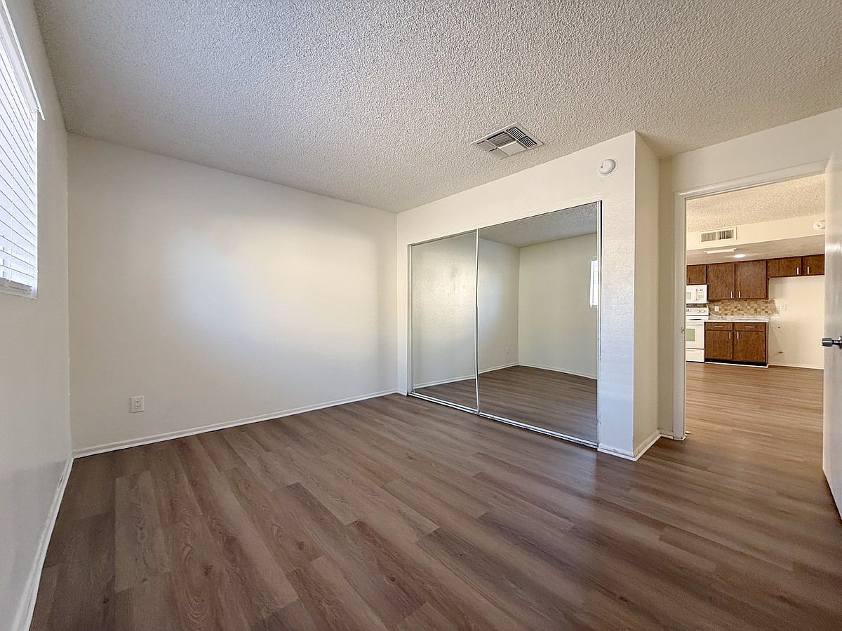 5321 W Sierra St photo 2