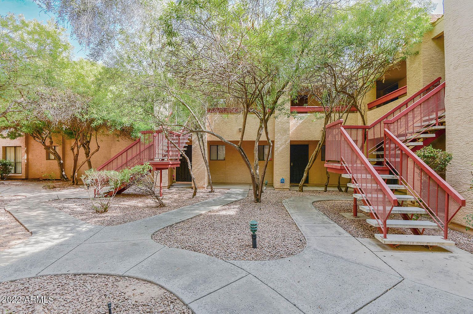 3131 W Cochise Dr photo 4