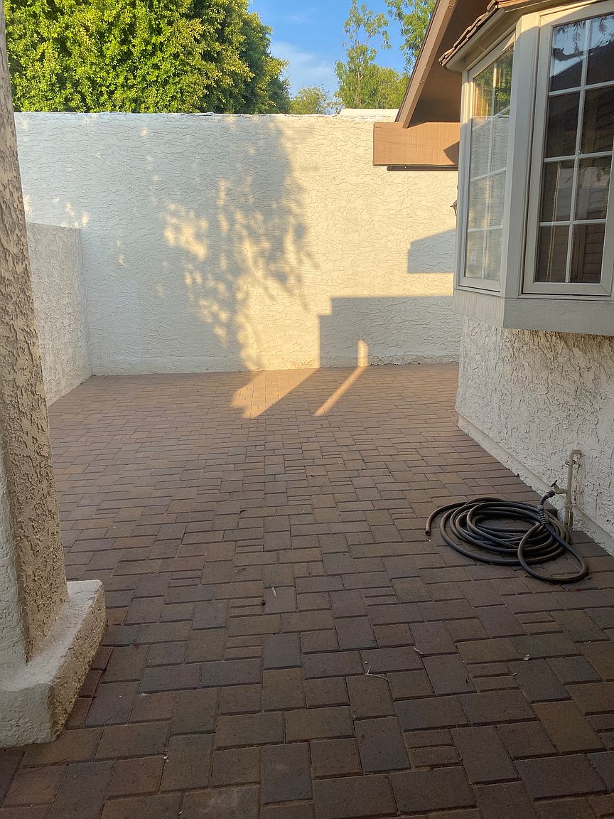 2909 W Sierra St photo 4