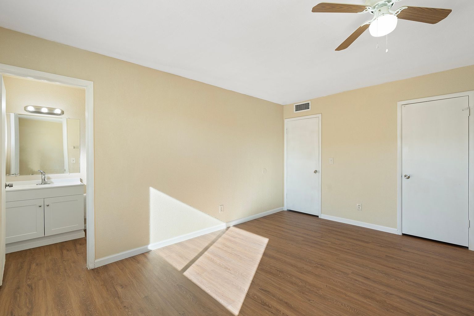 4043 W Sweetwater Ave Phoenix, AZ 85029 photo 4
