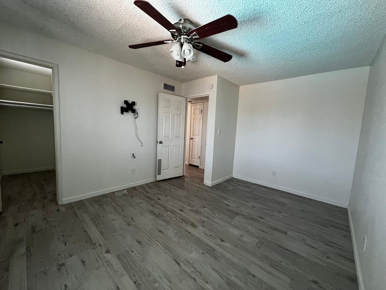 3813 W Bloomfield Rd photo 2