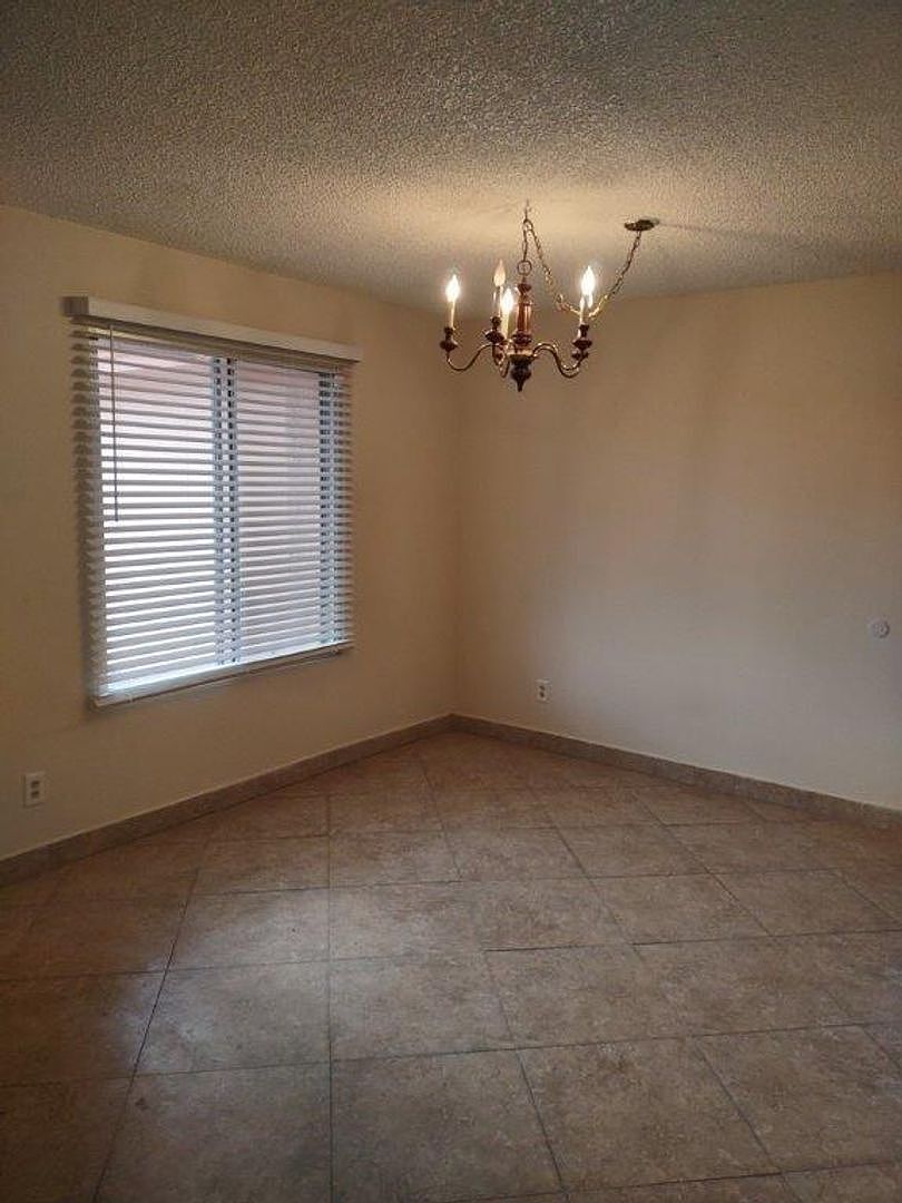 4014 W Christy Dr photo 5