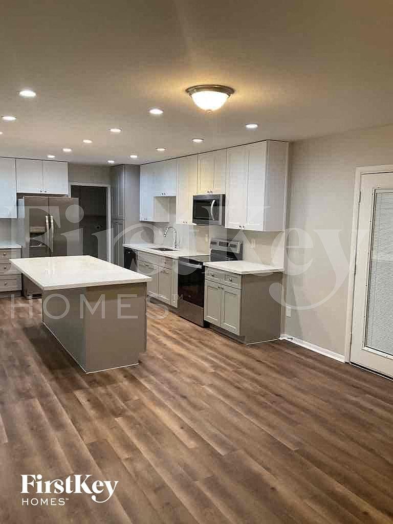 3842 W Cheryl Dr photo 5