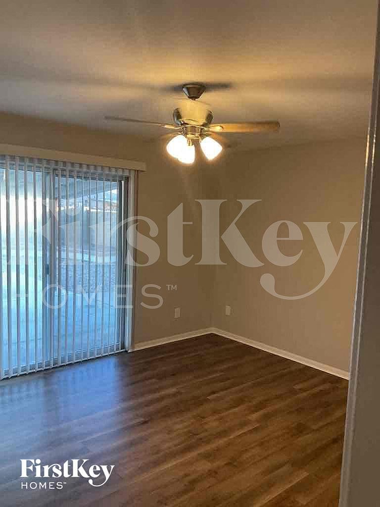 3842 W Cheryl Dr photo 4