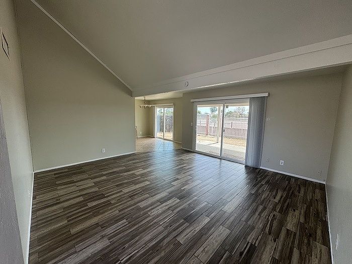 3517 W Vogel Ave photo 3