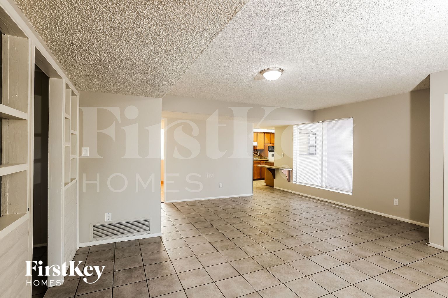 9047 N 36th Dr photo 5