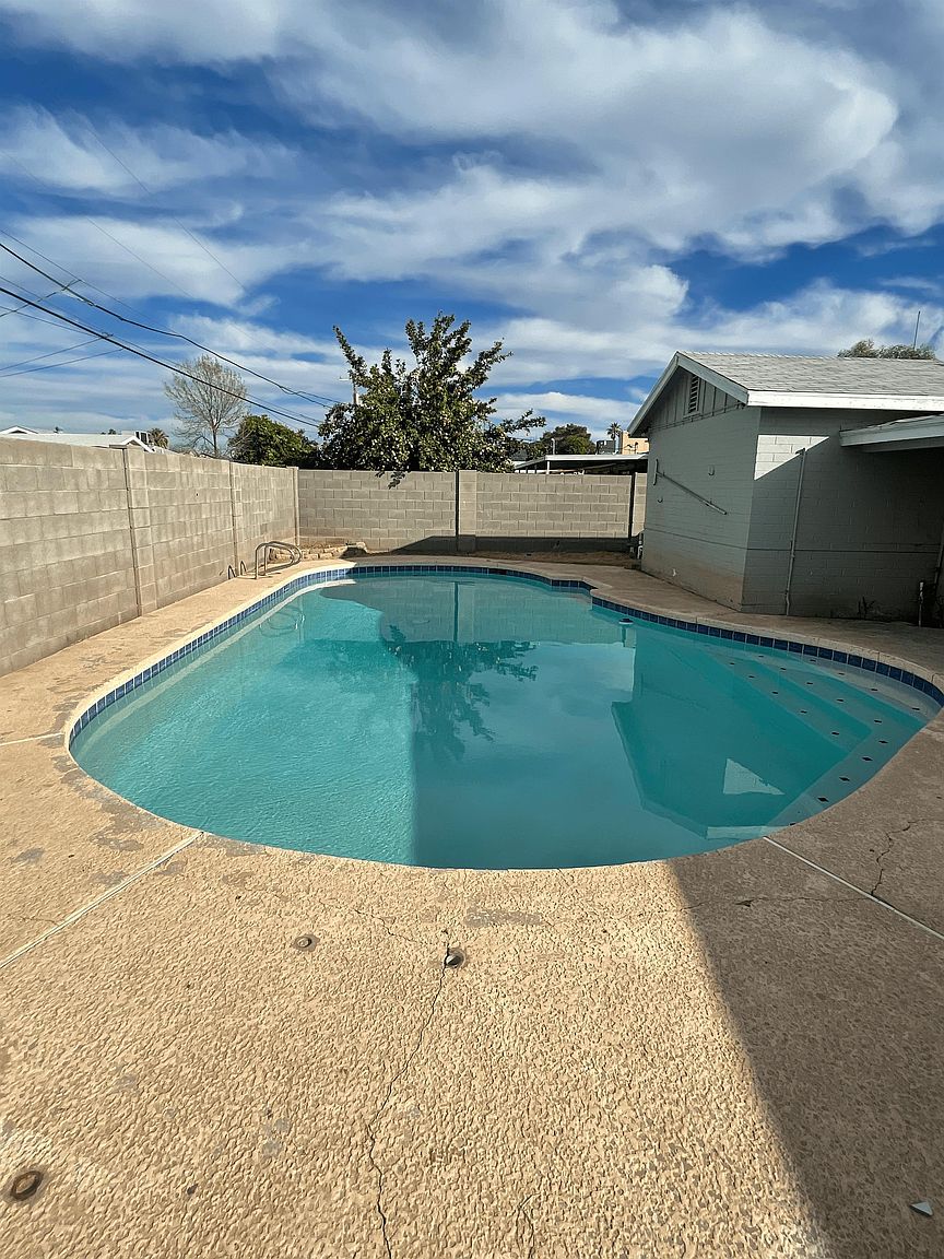3138 W Bloomfield Rd photo 2