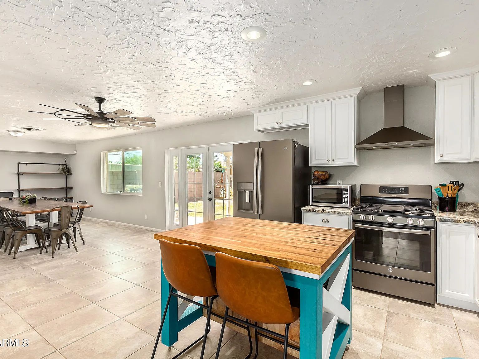 3402 W Laurel Ln photo 2