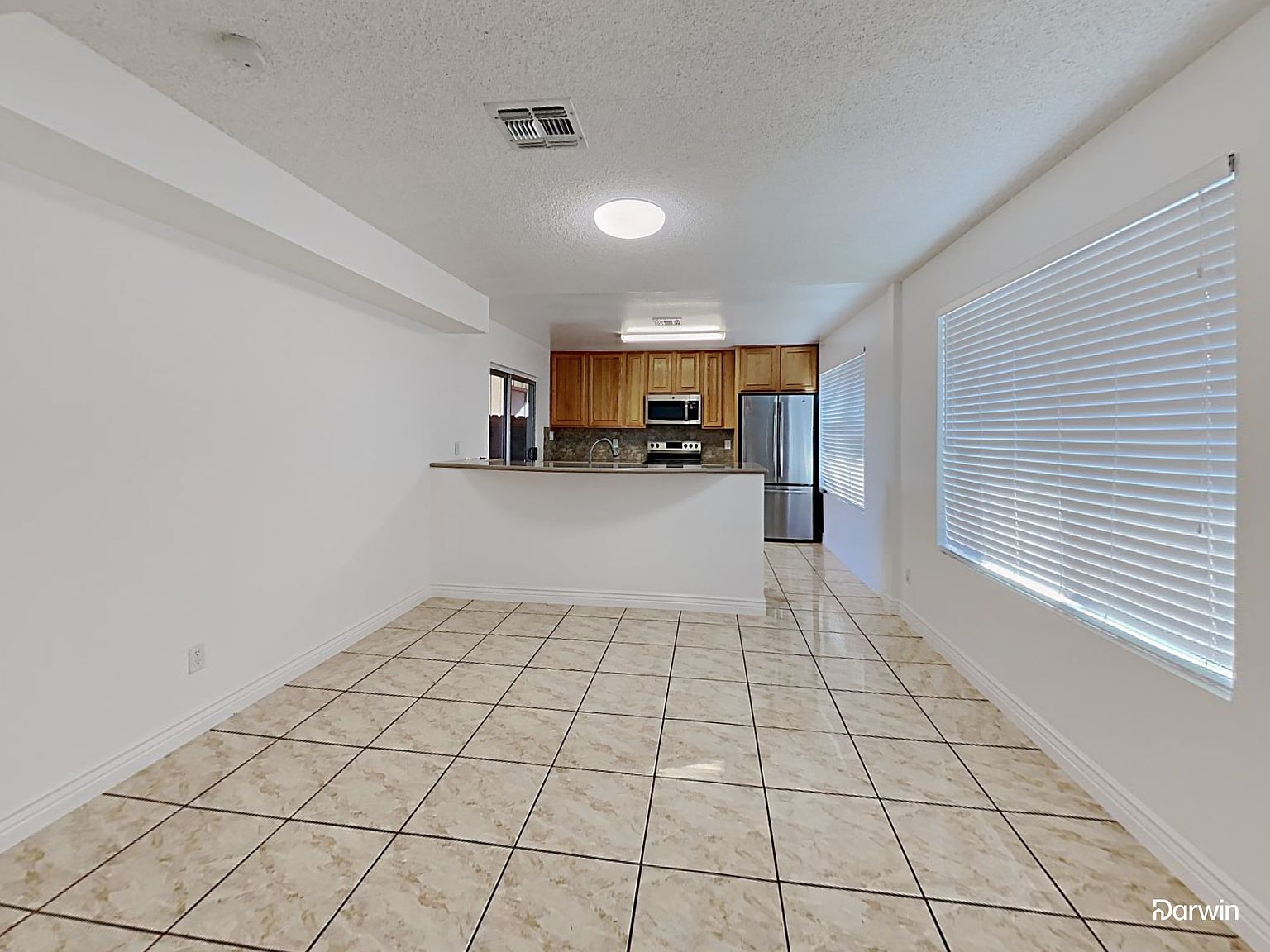 2402 W Altadena Ave photo 2