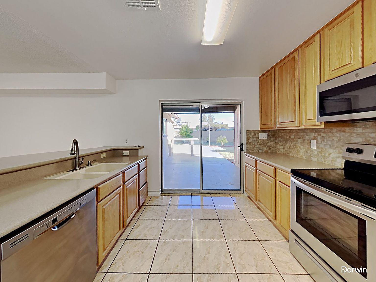 2402 W Altadena Ave photo 3