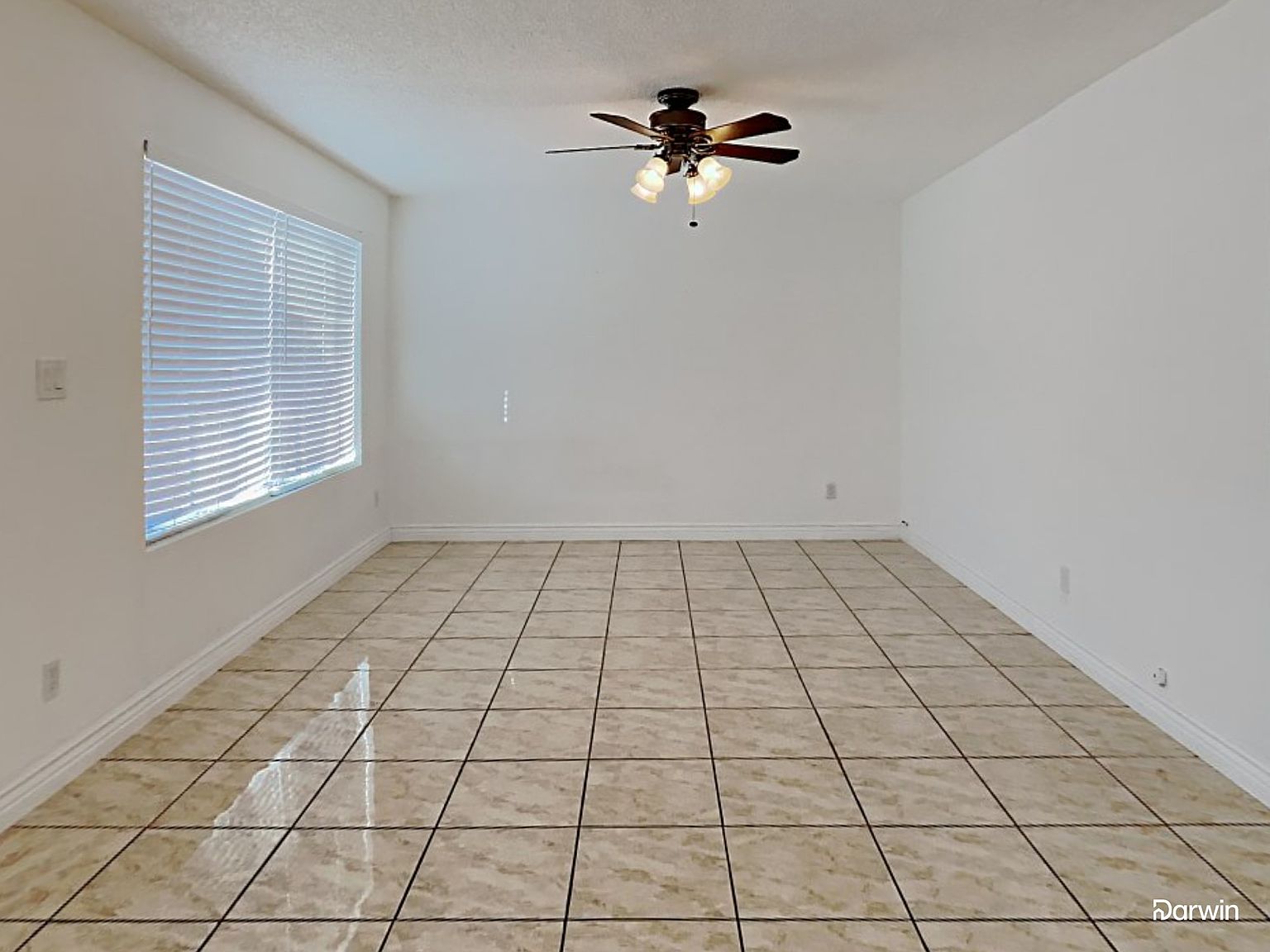 2402 W Altadena Ave photo 4