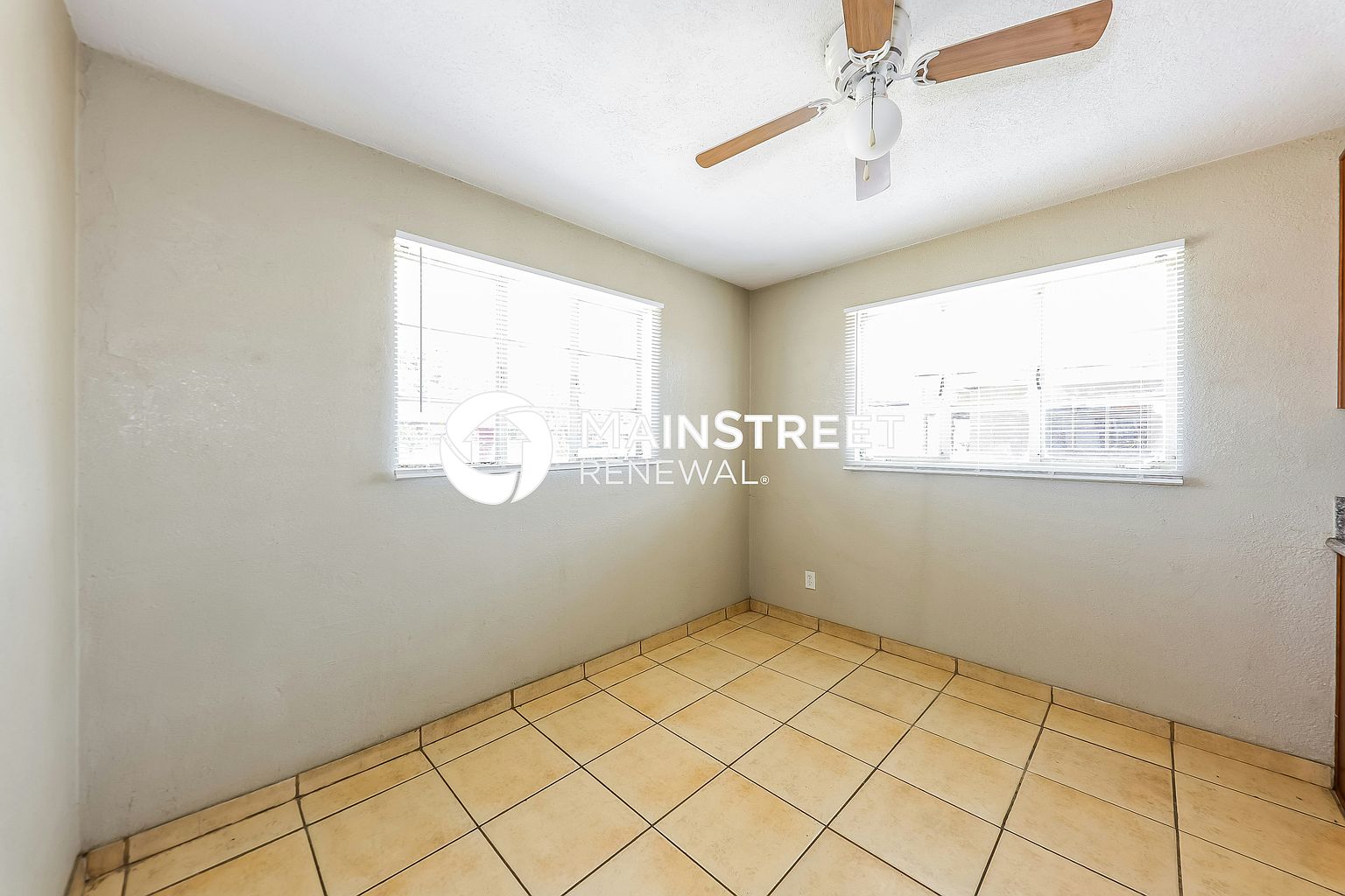 2753 W Lawrence Ln Phoenix, AZ 85051 photo 4