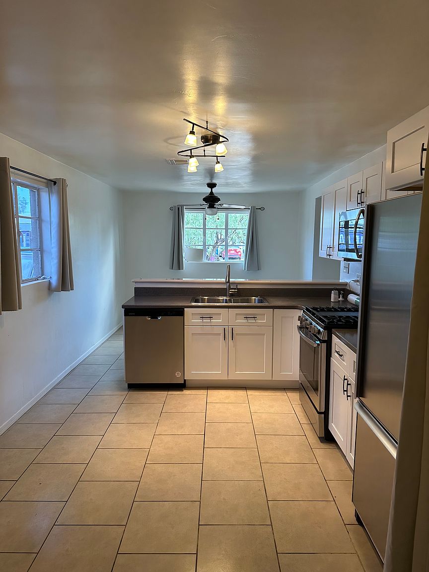 2942 W Butler Dr Phoenix, AZ 85051 photo 5