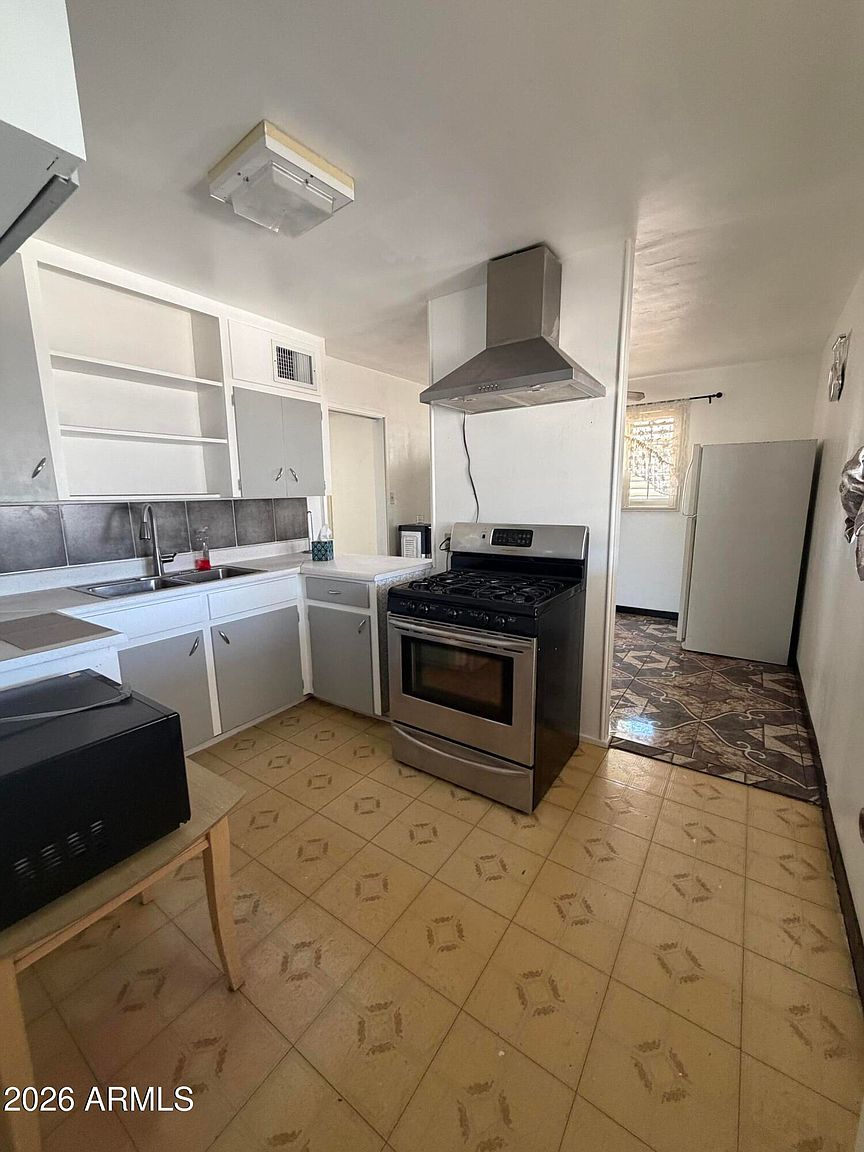 8619 N 30th Dr Phoenix, AZ 85051 photo 4