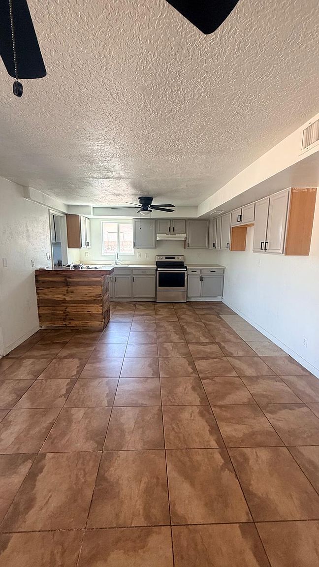 3558 W Griswold Rd photo 5