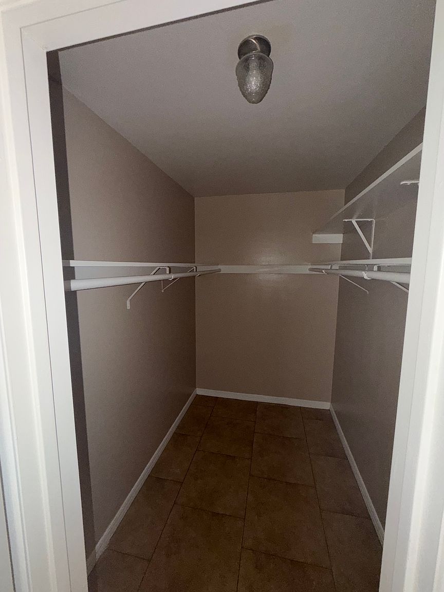 3708 W Loma Ln photo 2