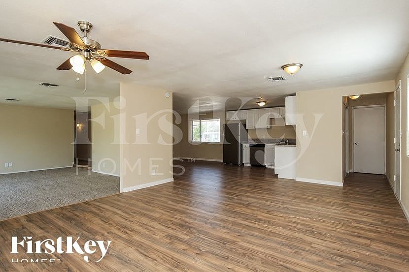 3826 W Griswold Rd Phoenix, AZ 85051 photo 4