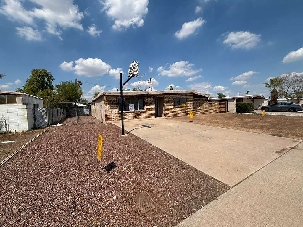 3644 W Townley Ave photo 2