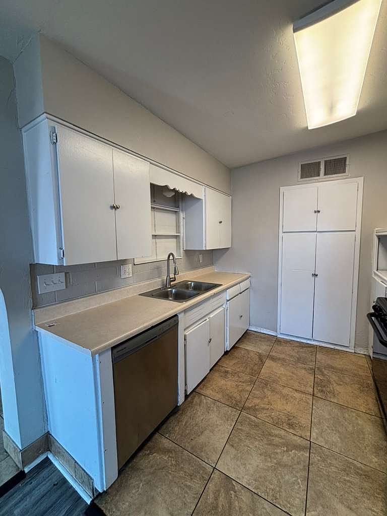 3644 W Townley Ave photo 5