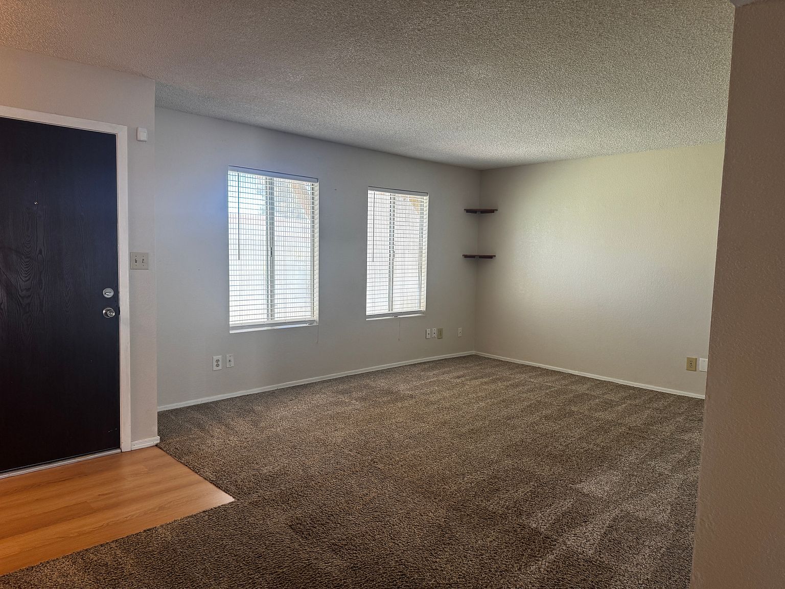 8055 N 31st Ln photo 2