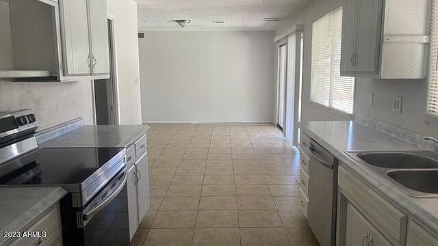 2918 W Glendale Ave photo 3