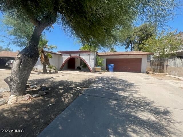 2918 W Glendale Ave photo 2