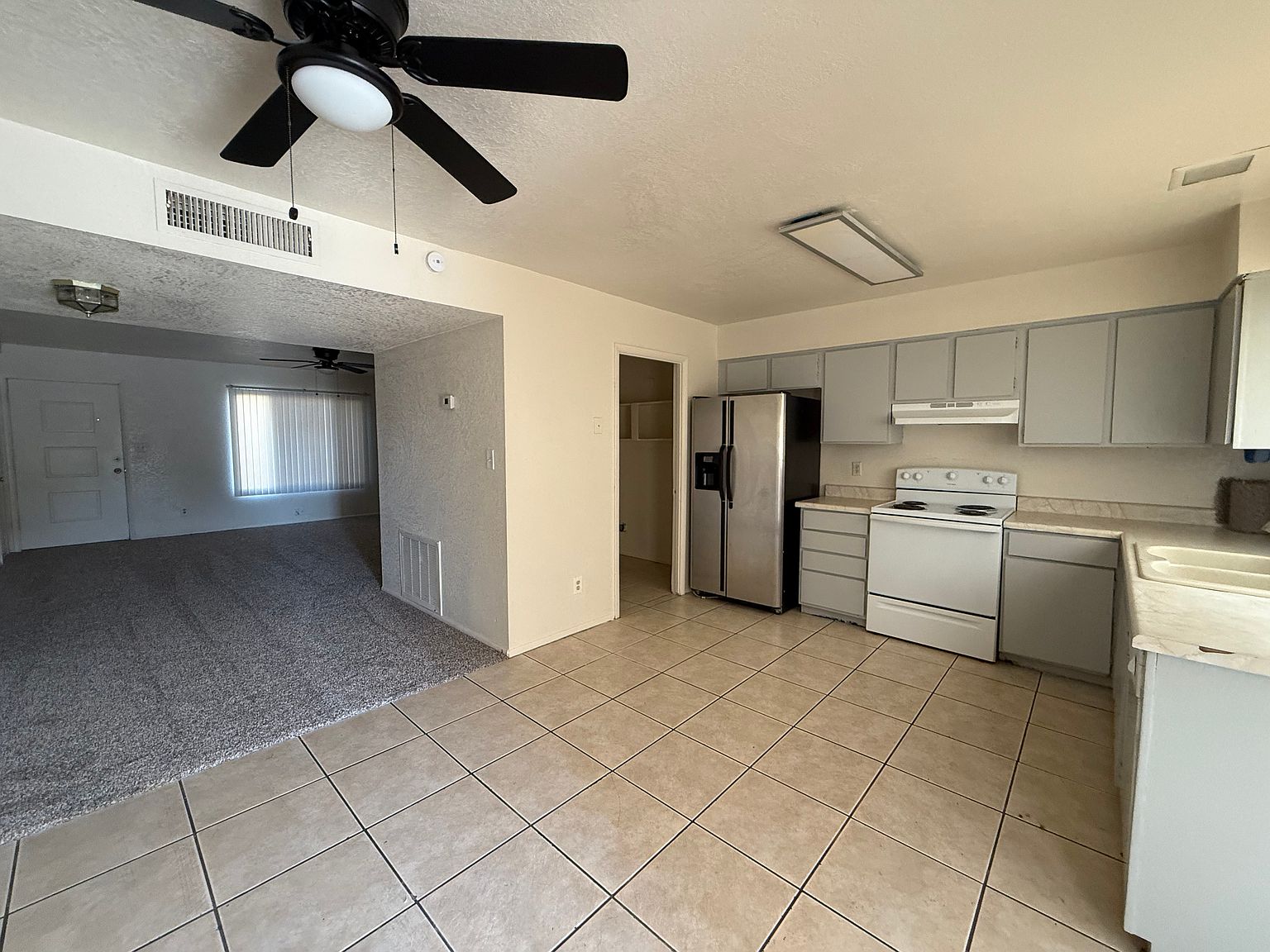 3 Bed 2 Ba Condo photo 5