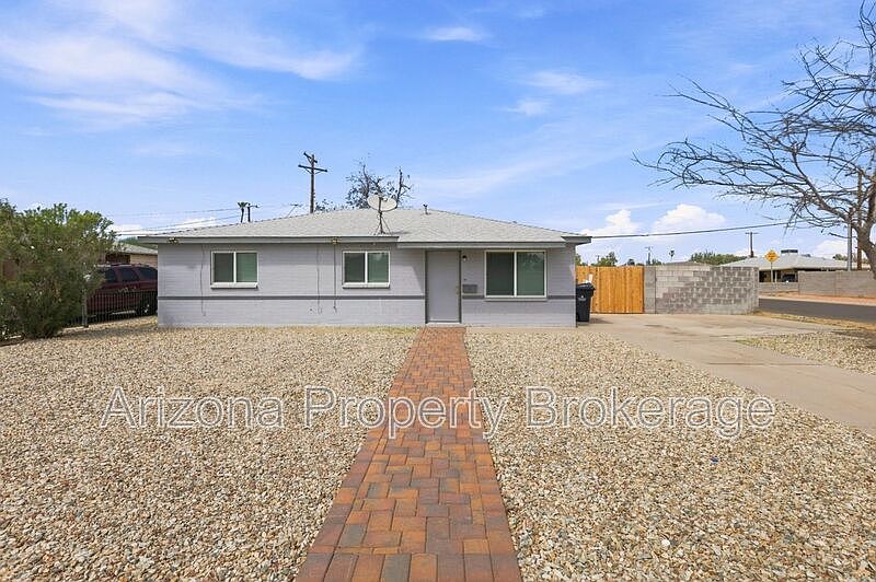 3302 W Solano Dr S