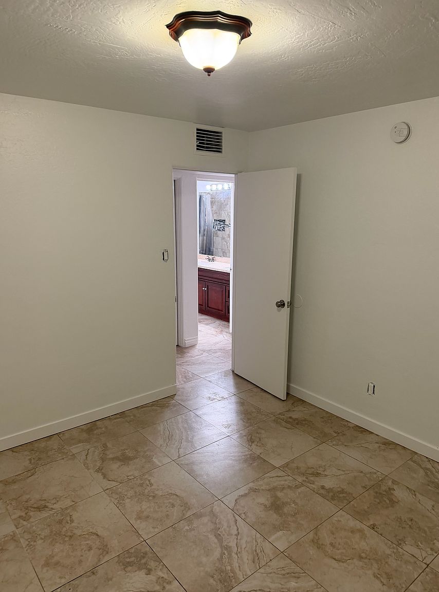 3321 W Rancho Dr photo 4