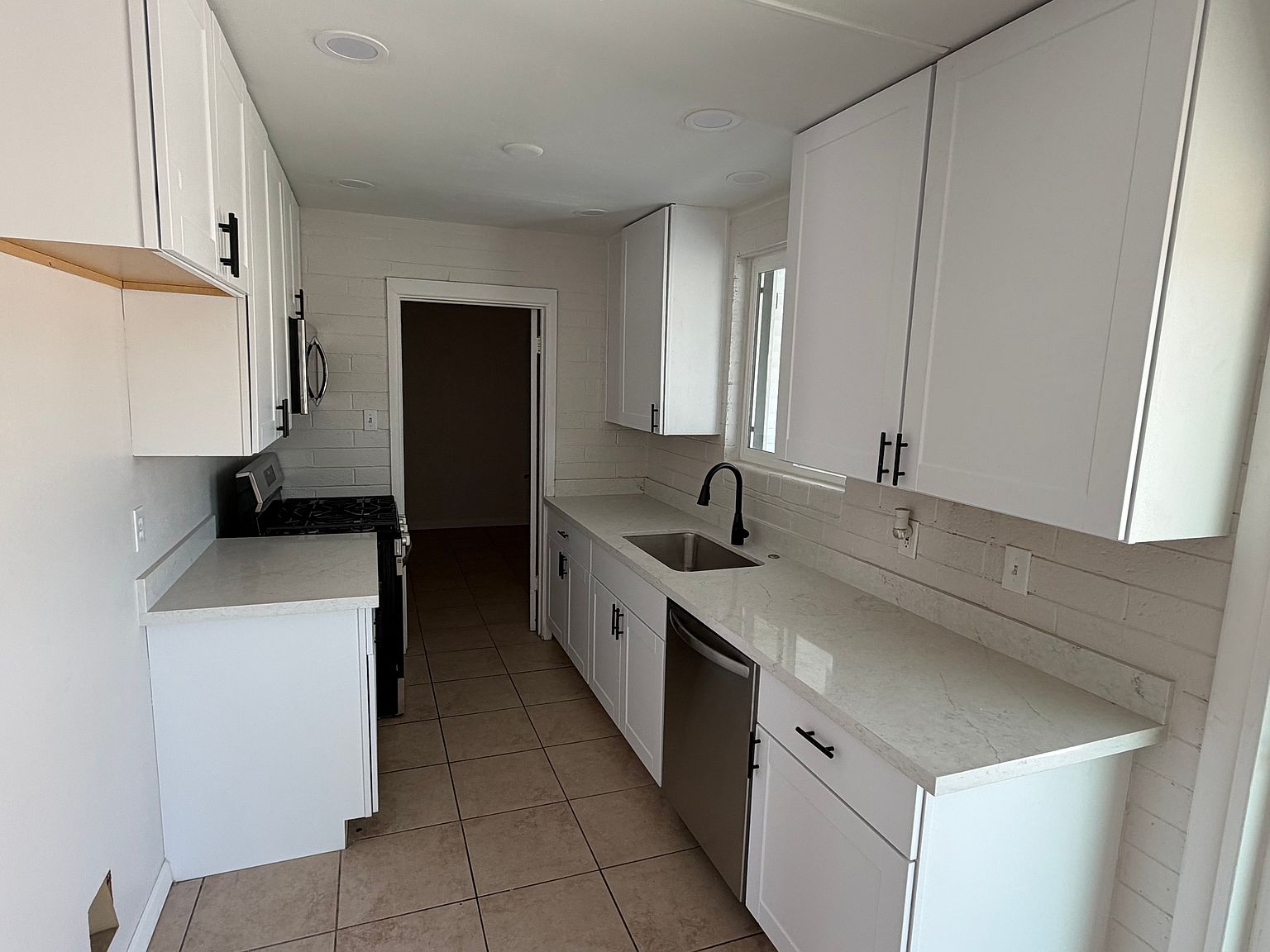 3102 W Marshall Ave photo 2