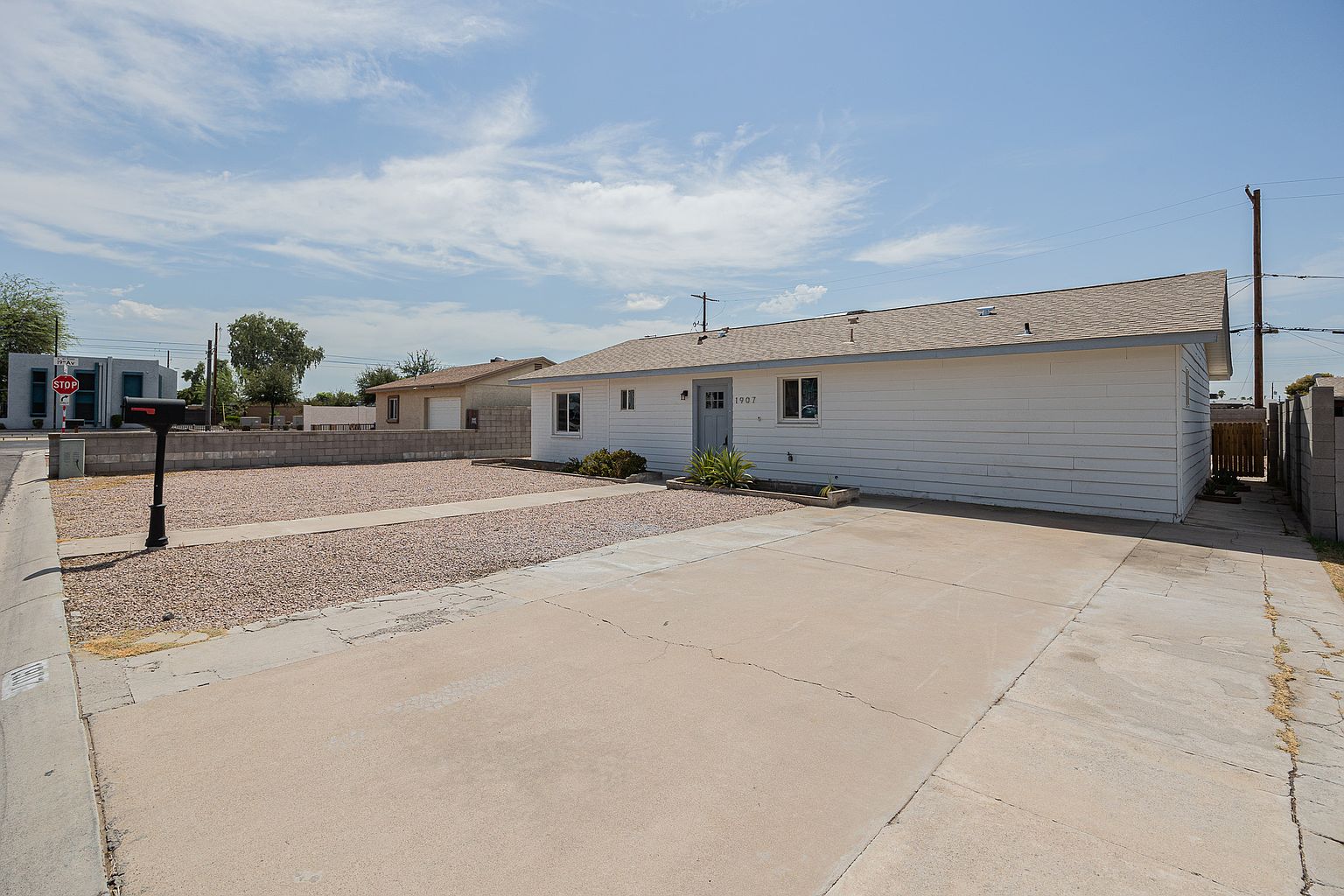 1907 W Denton Ln photo 5