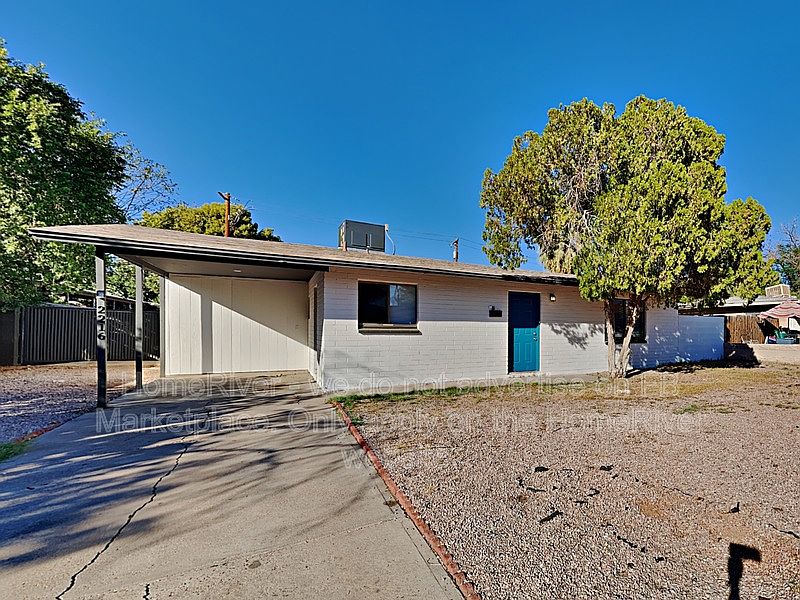 2216 W Minnezona Ave photo 2