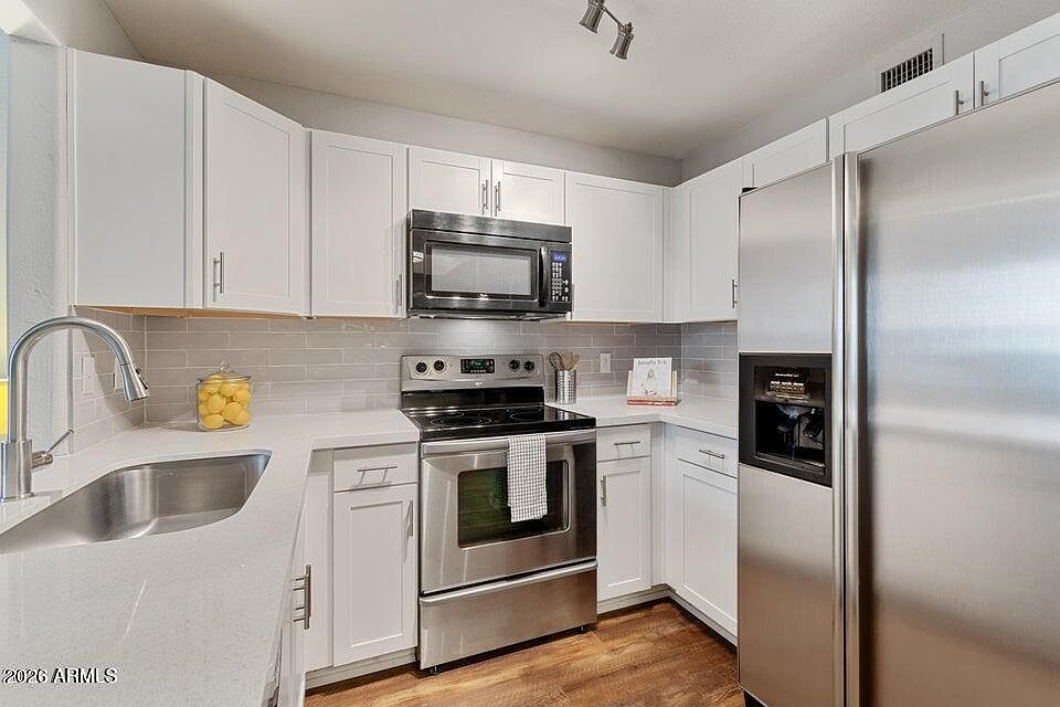 1025 E Highland Ave photo 4