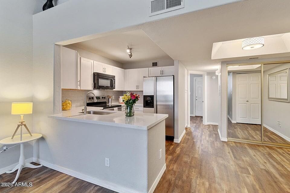 1025 E Highland Ave photo 2