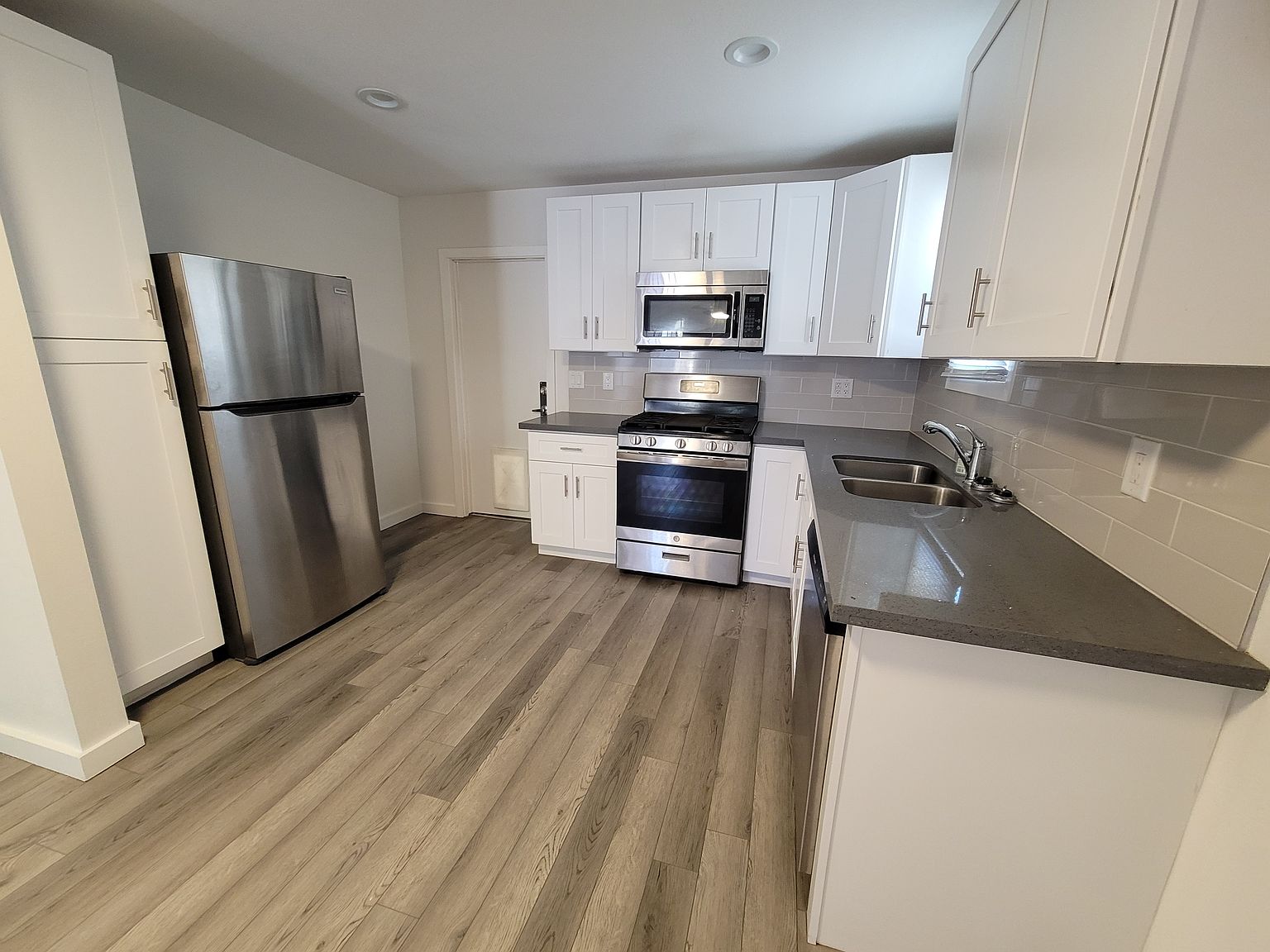 1007 E Campbell Ave photo 2