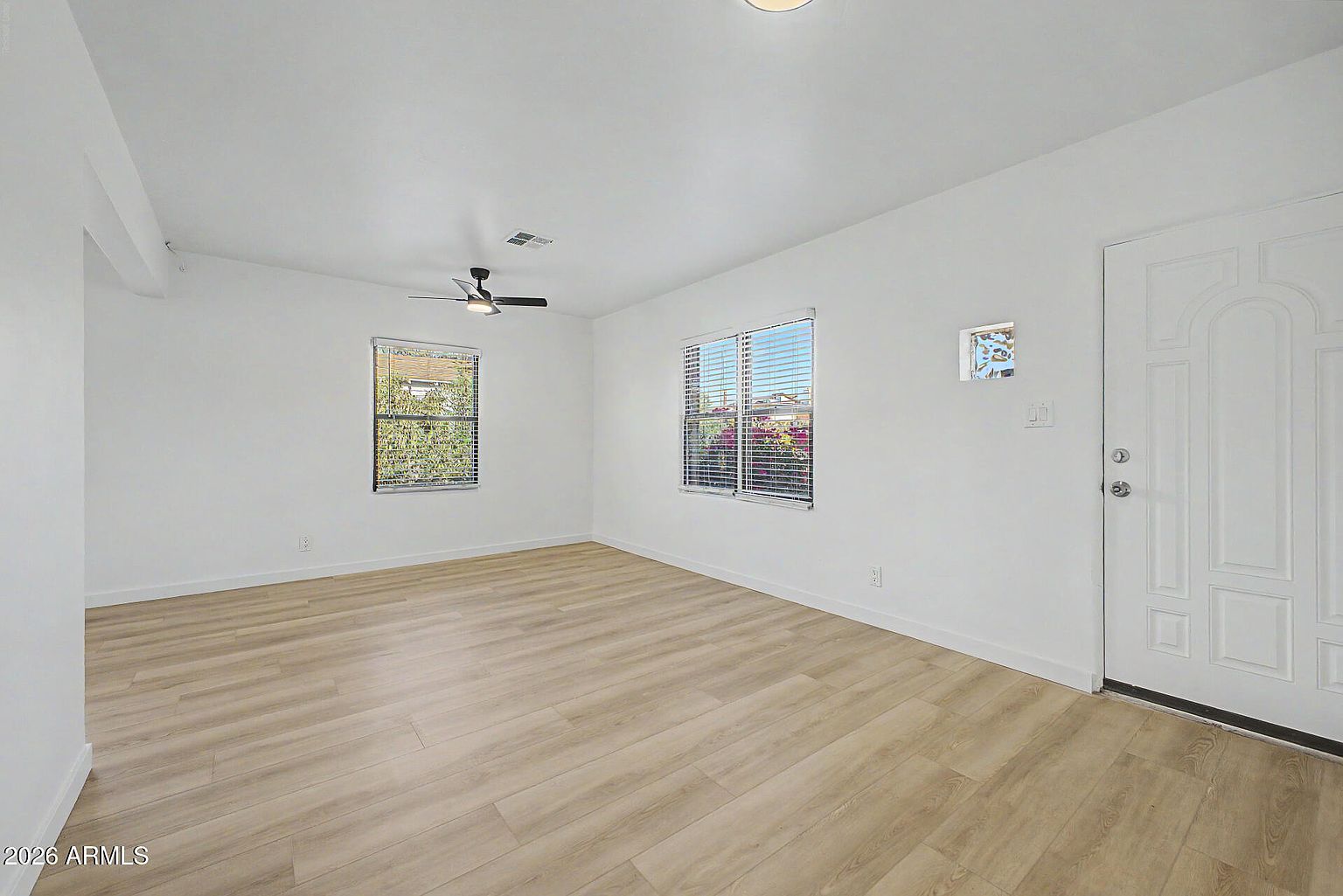 156 W Highland Ave Phoenix, AZ 85013 photo 2
