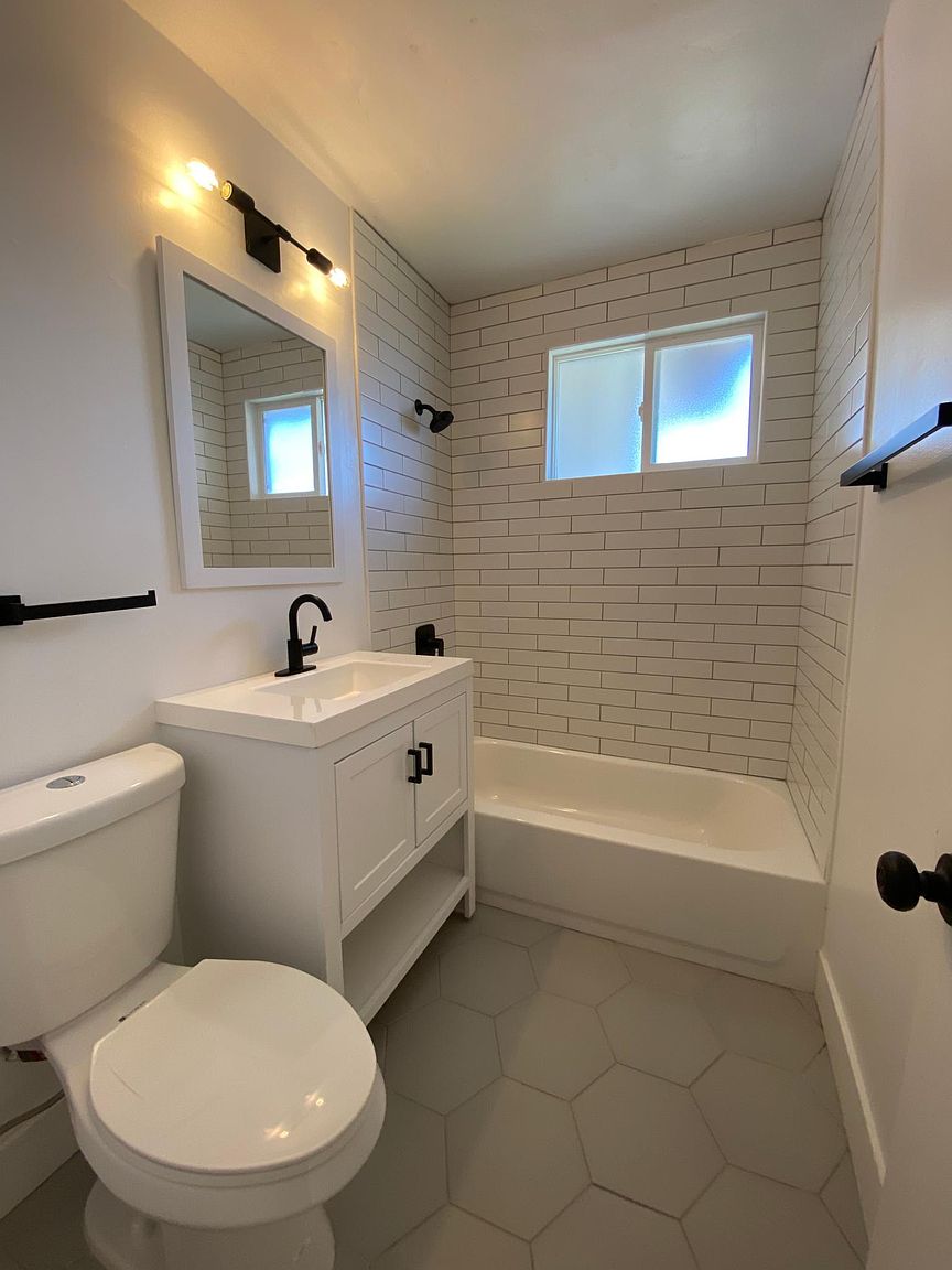 527 W Glenrosa Ave photo 4