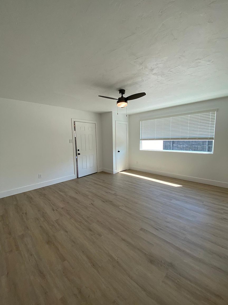 527 W Glenrosa Ave photo 5