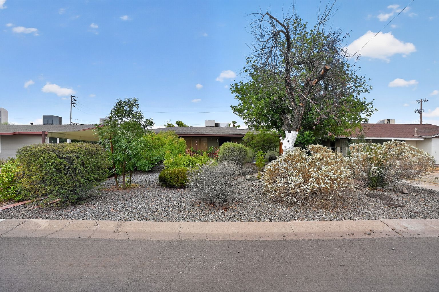 315 W Glenrosa Ave photo 2
