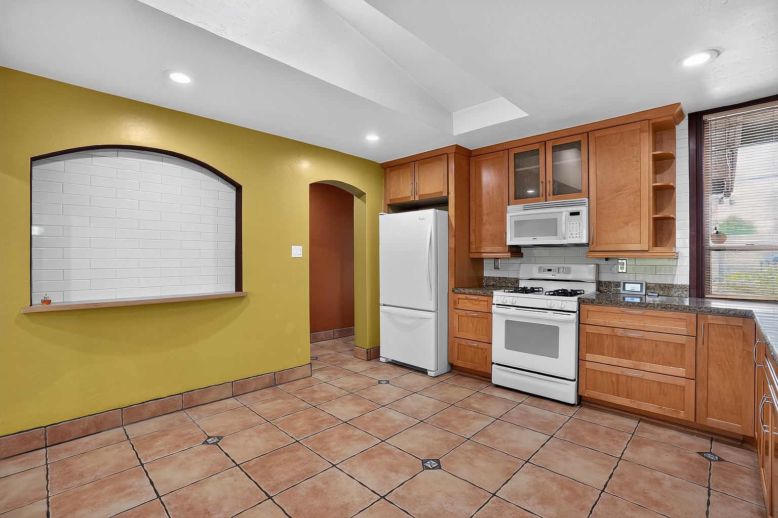 315 W Glenrosa Ave photo 4