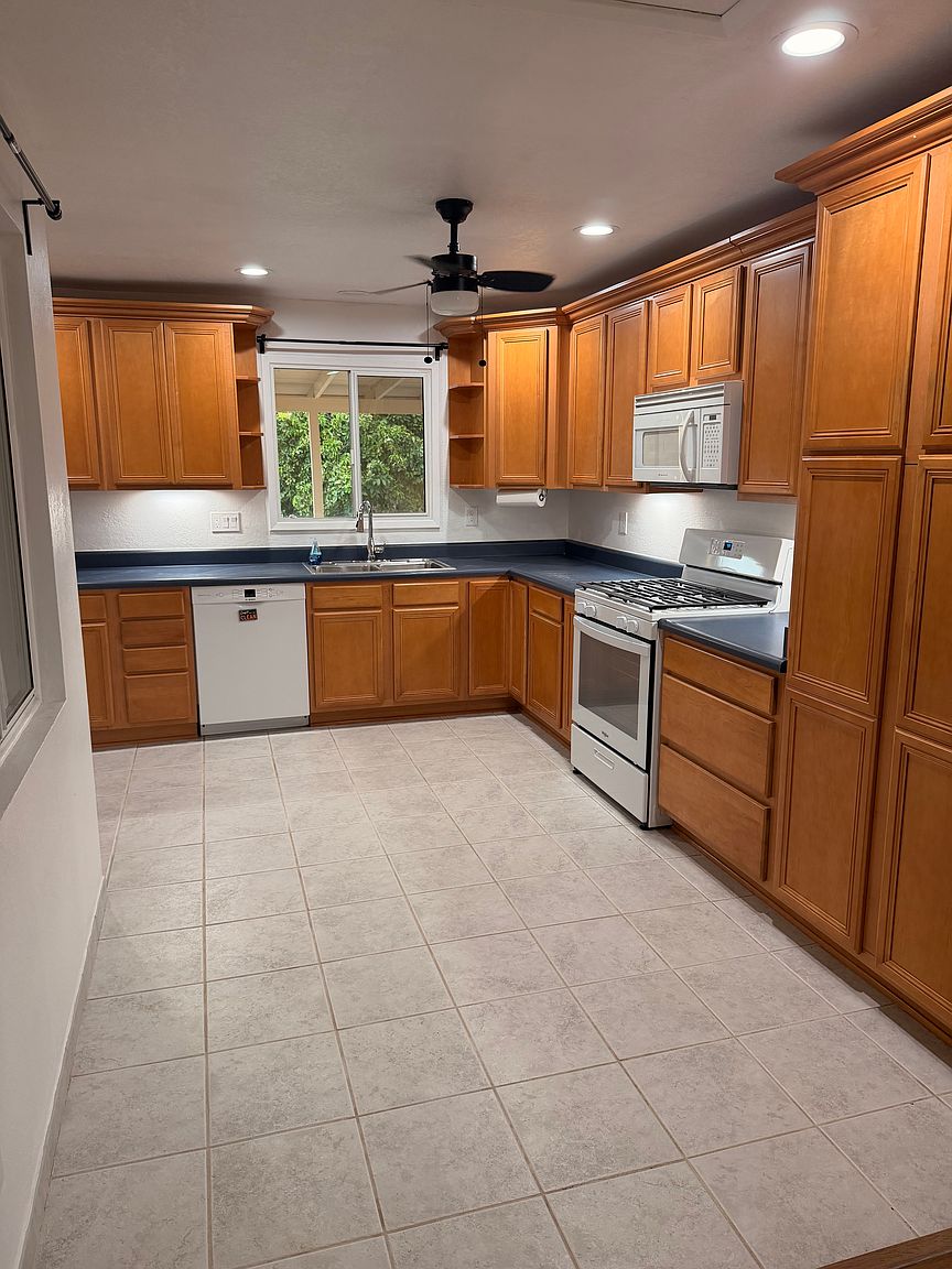 1314 W Pierson St photo 4