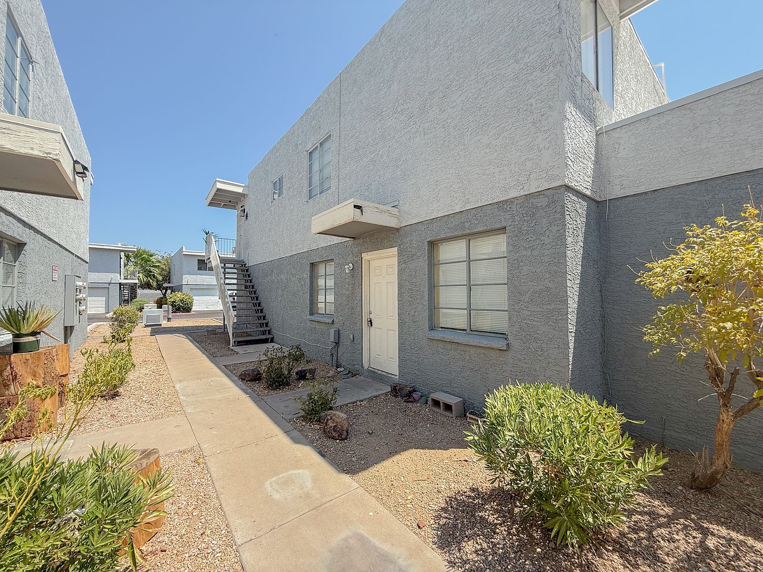 2625 W Ocotillo Rd photo 2
