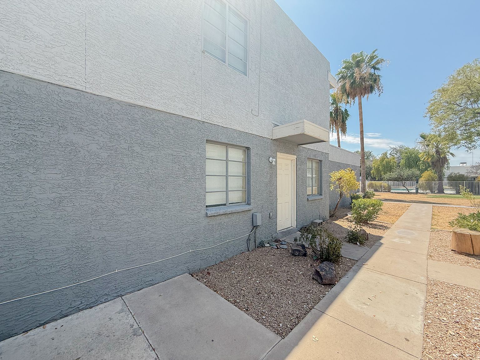 2625 W Ocotillo Rd photo 4