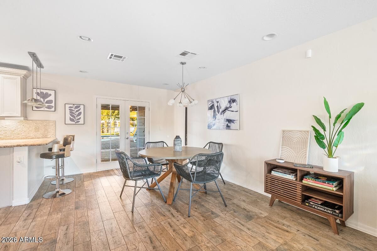 1716 W Berridge Ln photo 5